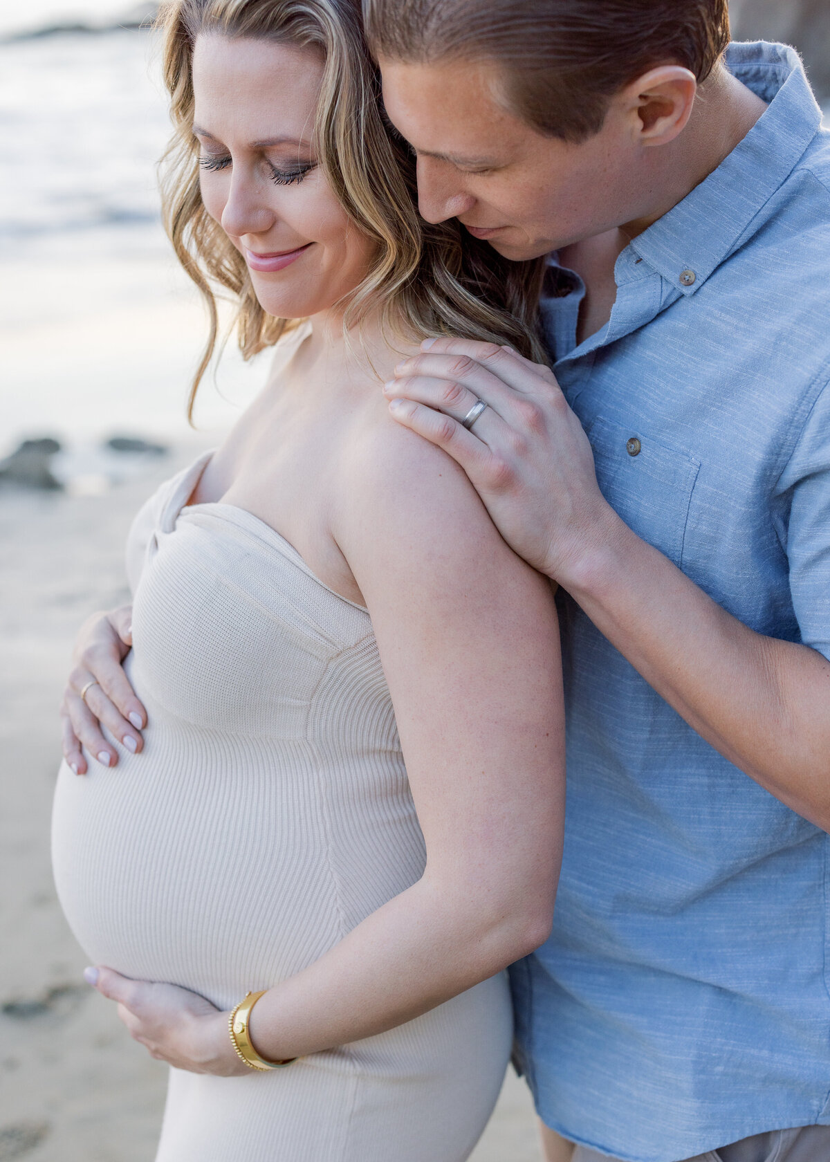 candid maternity photo