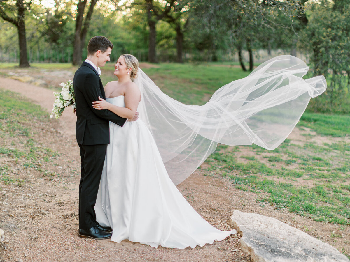 bride-and-groom-portraits-north-texas-lazy-s-hacienda-wedding-24