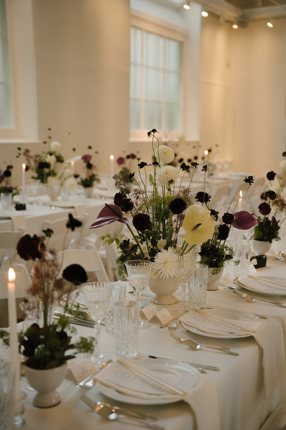 modern-original-bugundy-wedding-flower-centerpiece