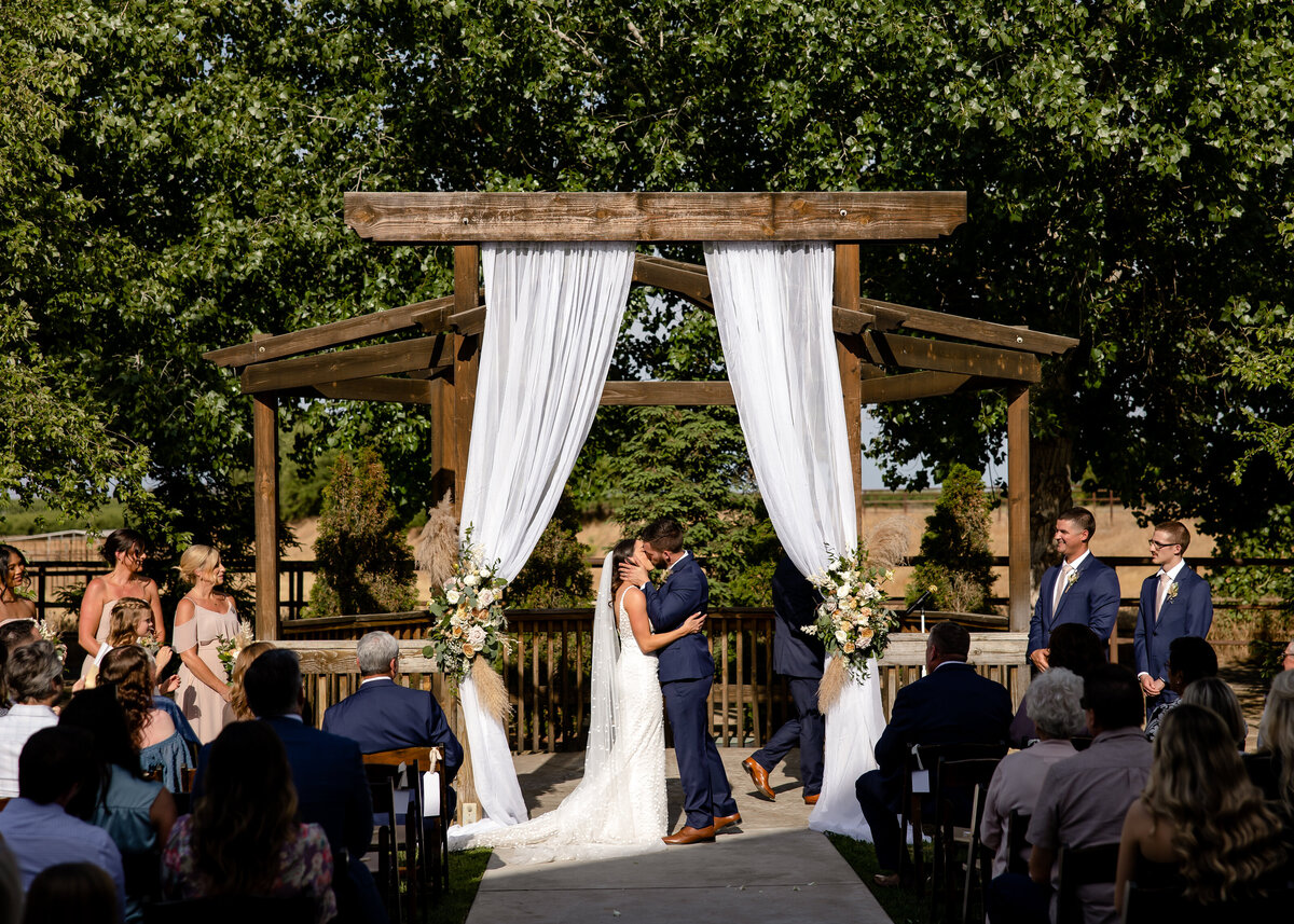05282023_Emily+ZachWedding_GraceBarnCA_AnjaJensenPhotography-845
