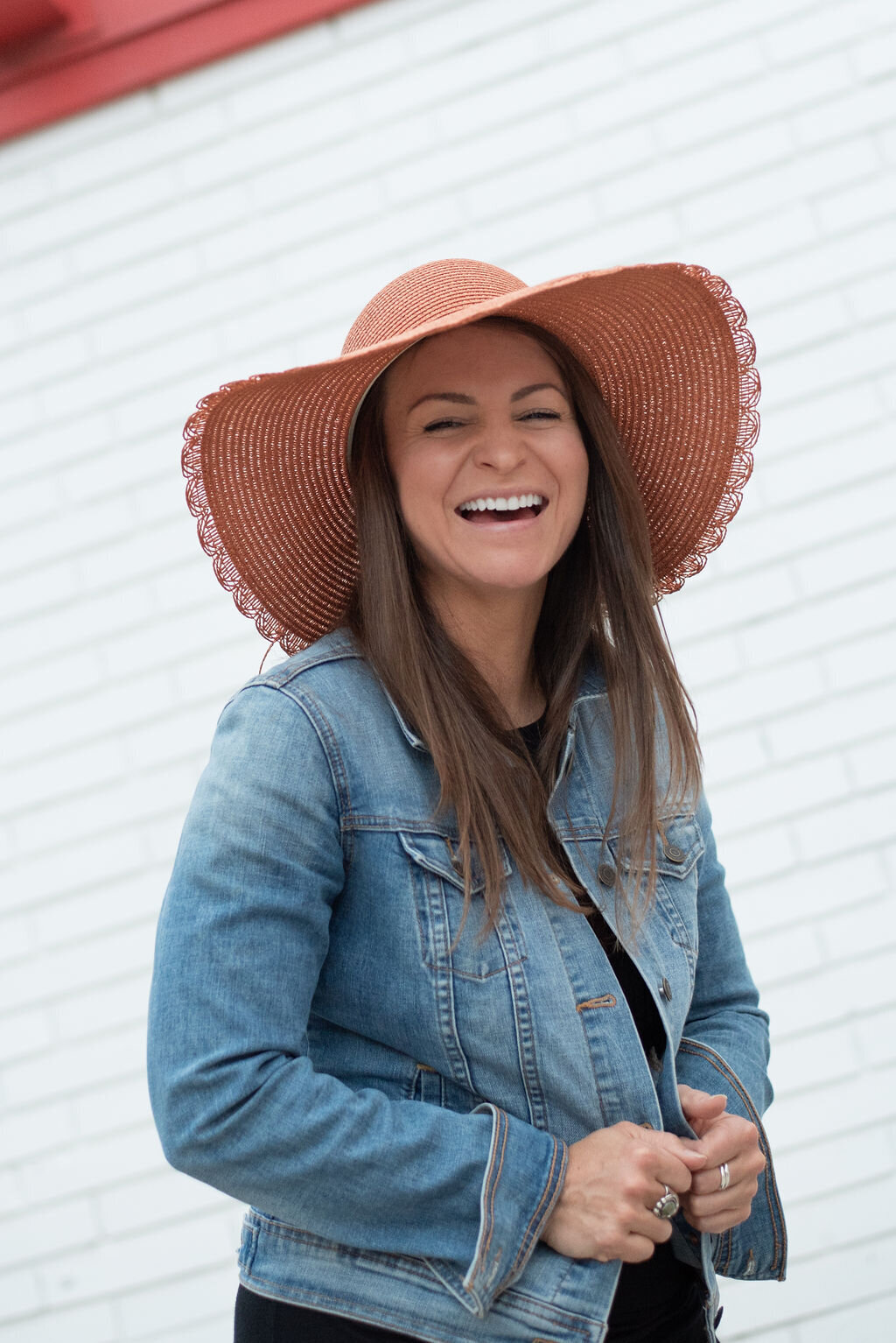 A portrait of Sarah Schweppe, providing transformative coaching to help women embrace new beginnings and overcome relationship blocks