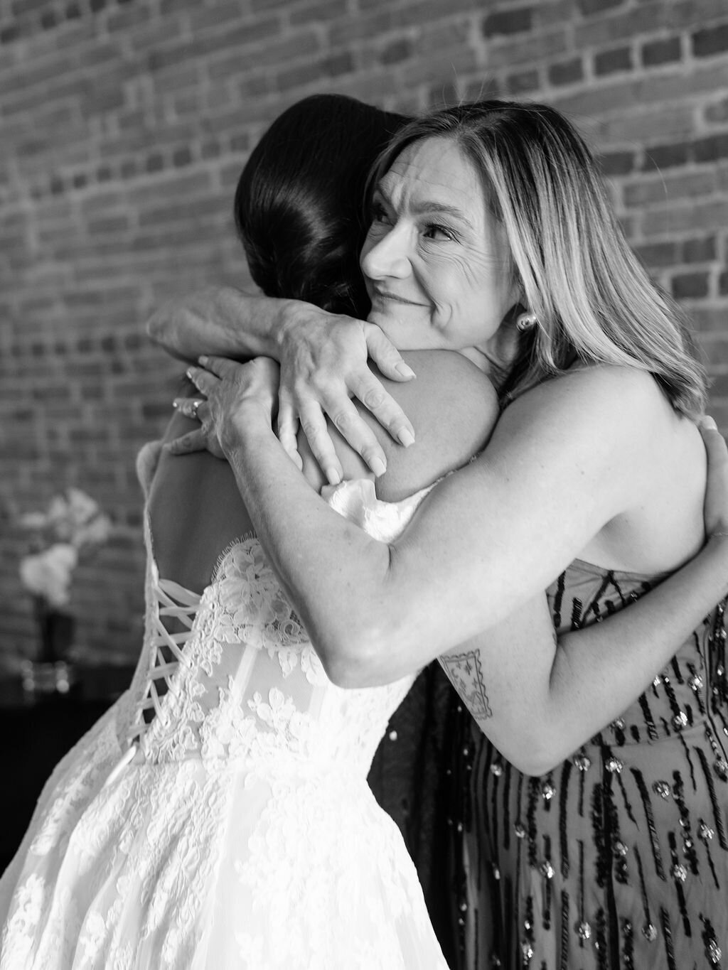 01.GettingReady-Kayla&Marcos-AlisonBrookePhotography-52