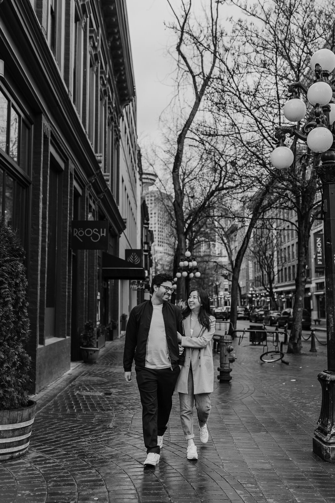 vancouver-gastown-engagement-session