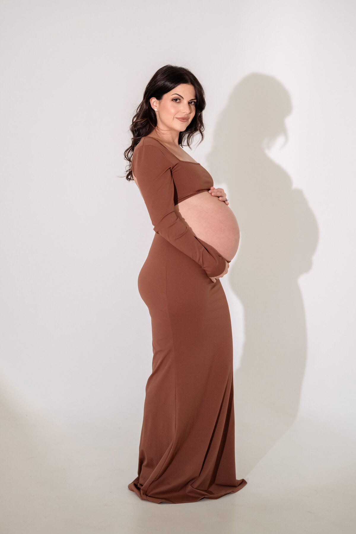 emmiclaire-maternity-couple-smile-closeup