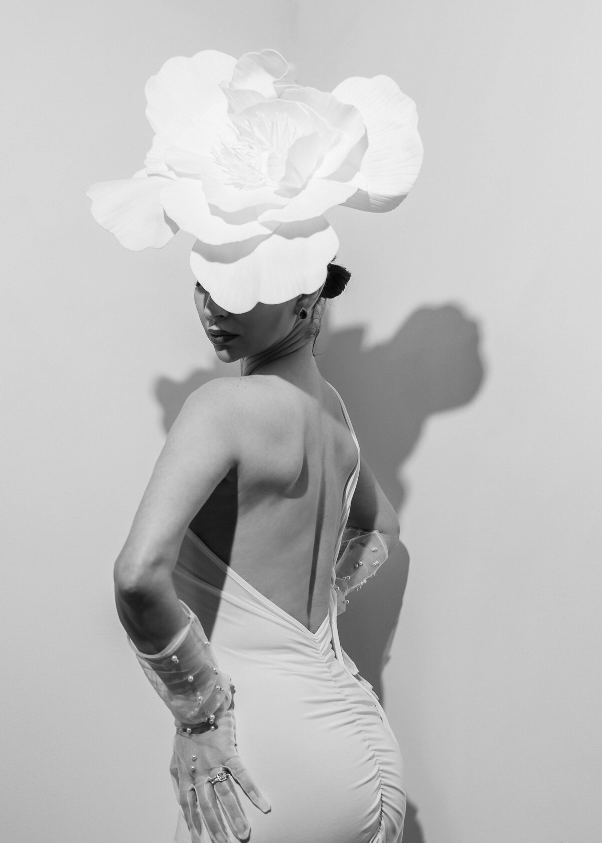 03-10-25-dove&fox-big-white-hat_1rt