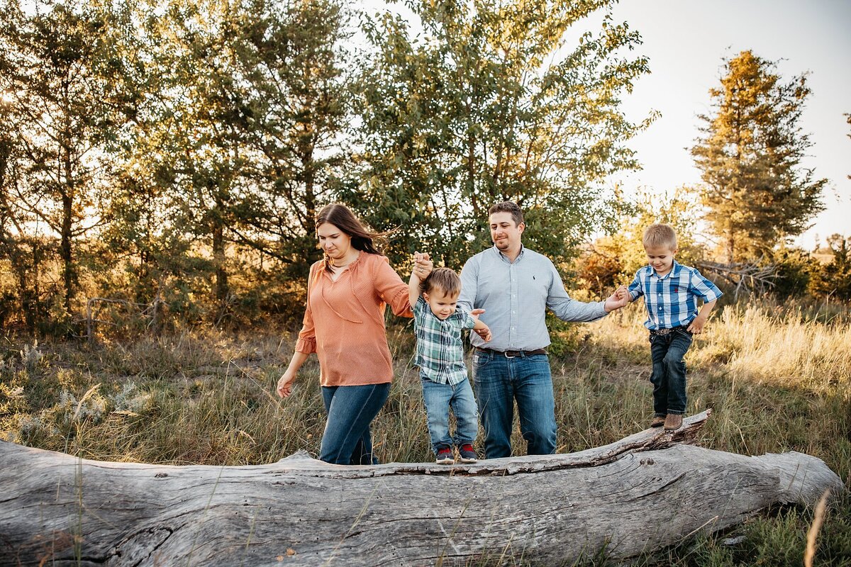 Sara-McMillian-Photography-2024-Family-Farm-Mini-Stories-Small-Sessions-7080