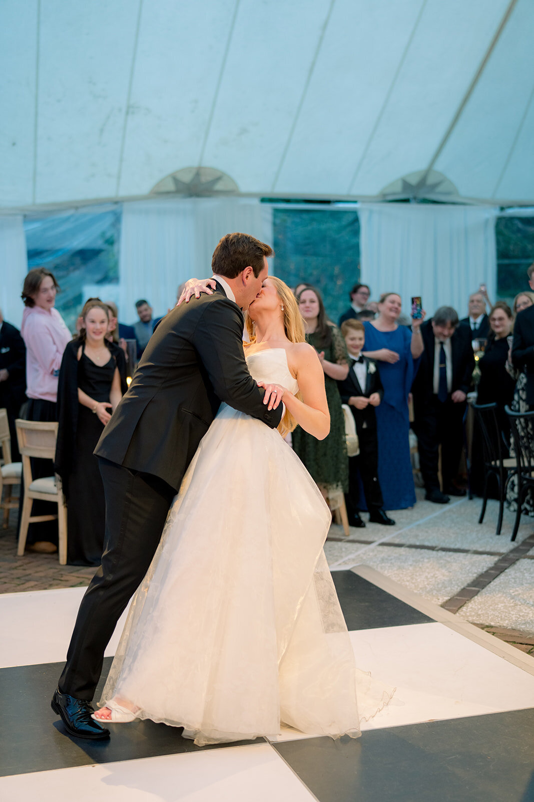 elevated_neutral_tones_governor_thomas_bennett_house_charleston_destination_wedding_photographer_wedding_Kailee_DiMeglio_Photography-1326