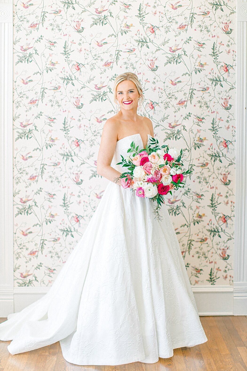 Woodbine Mansion wedding bridal photos by Allison Jeffers Photography in Round Rock Texas_0015