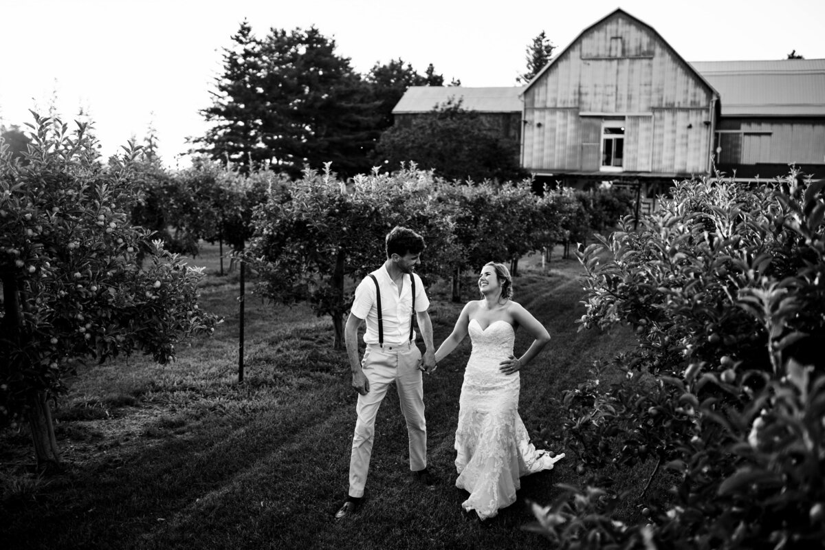 Thomas-Weddings-Taylor_Brendan_wedding_port_perry_TC_00526-min