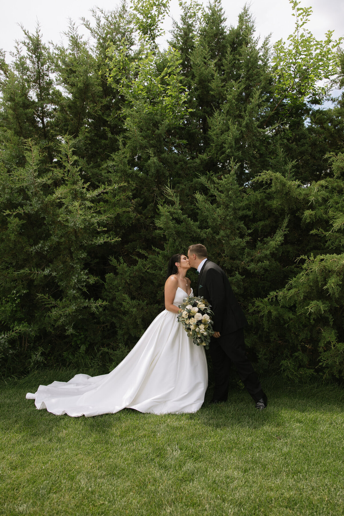 emerald pines barn venue, sioux falls wedding photographer, destination wedding photographer, rcc photography-16