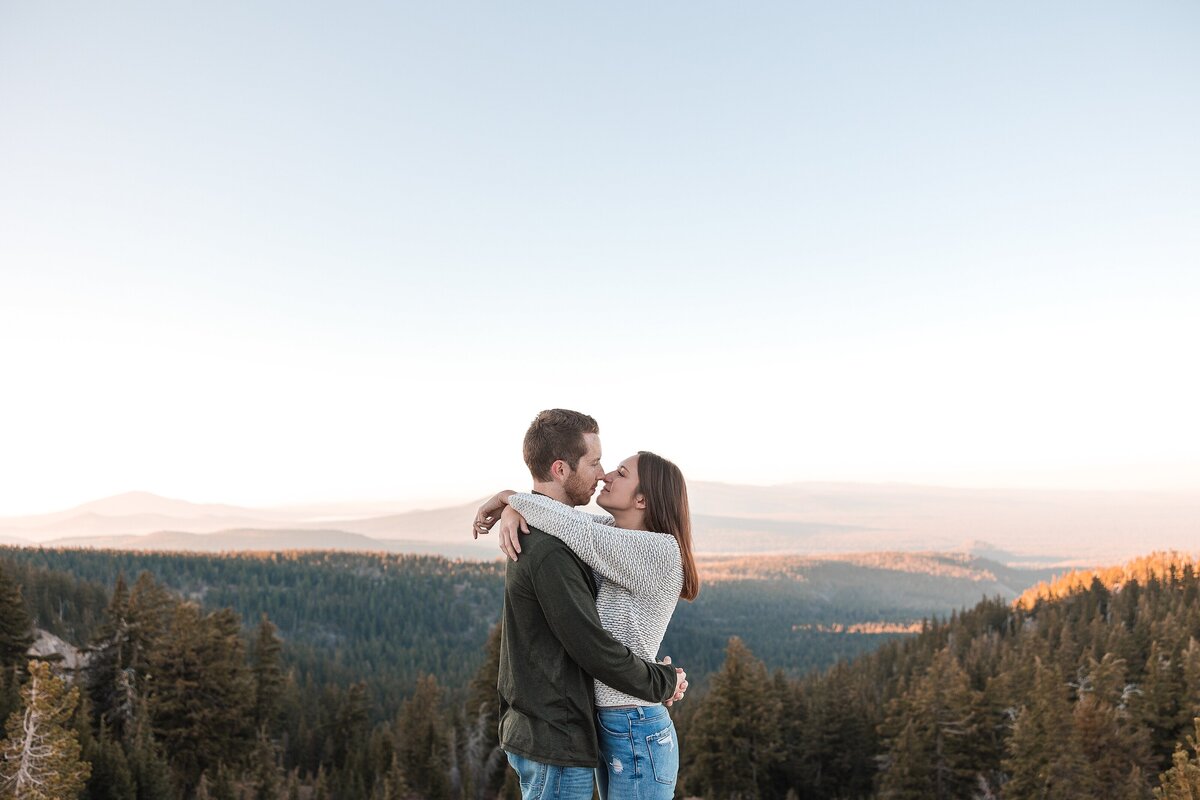 Crater-Lake-Engagement-Couples-Photographer_1590