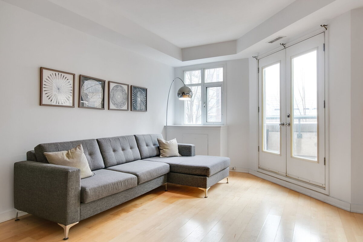 11-web-or-mls-8_001_Living Room