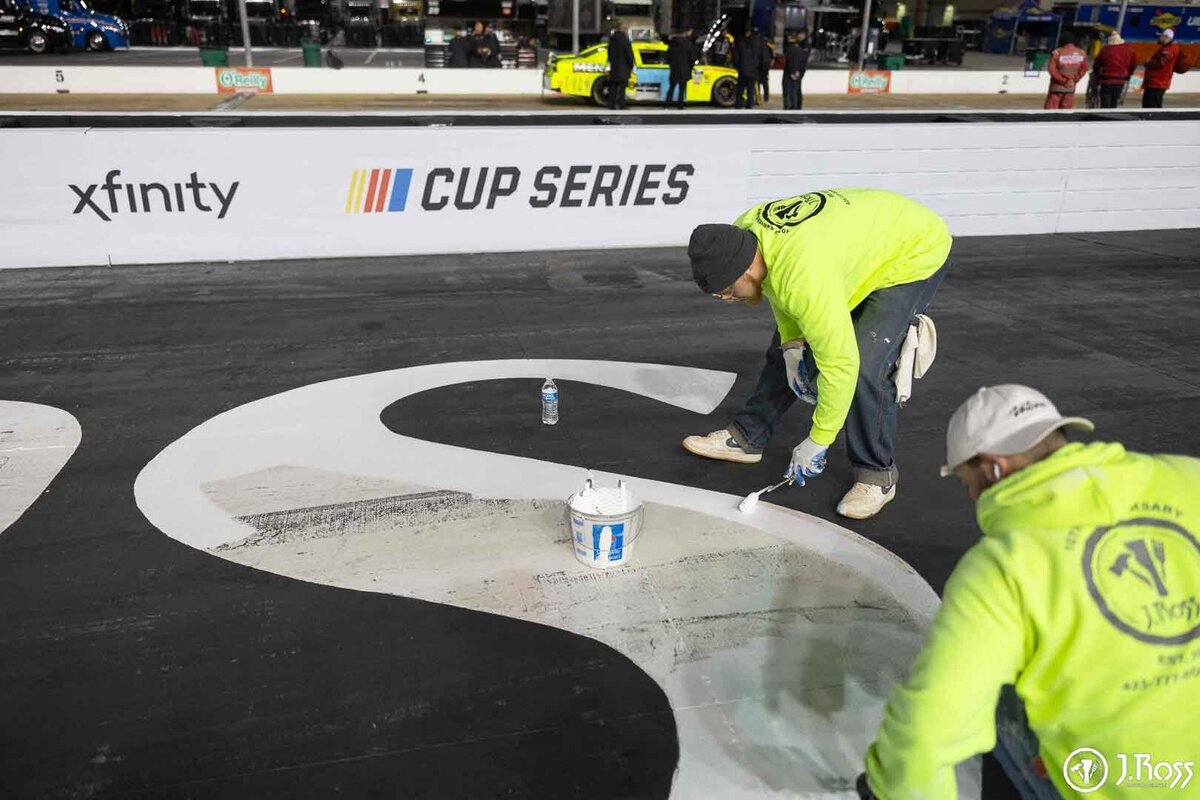 BRISTOL-MOTOR-SPEEDWAY-COMMERCIAL-PAINTING-J.ROSS-20-2