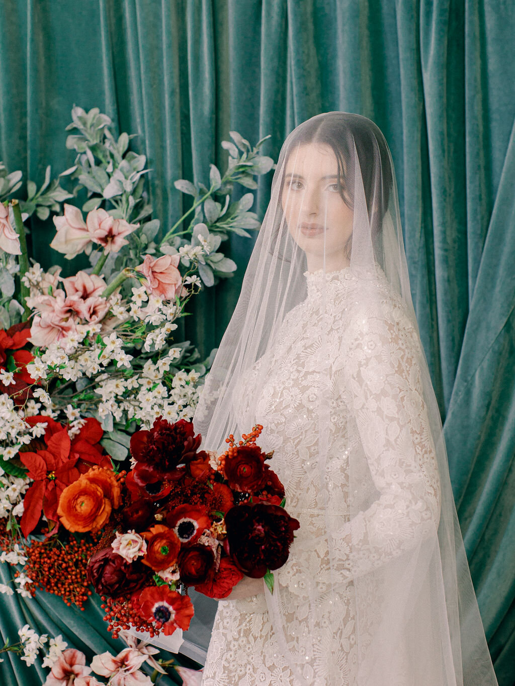 max-owens-design-christmas-wedding-09-bride-veil-red-bouquet