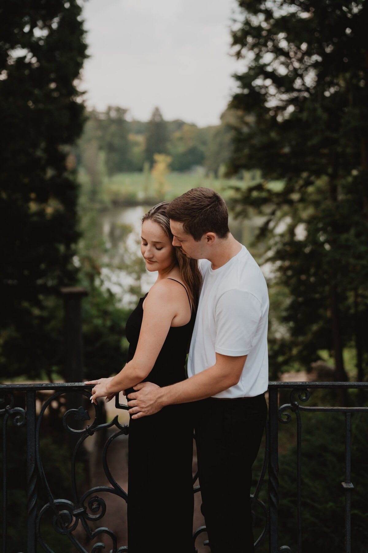 vintage-engagement-photos-cranbrook-museum-west-bloomfield