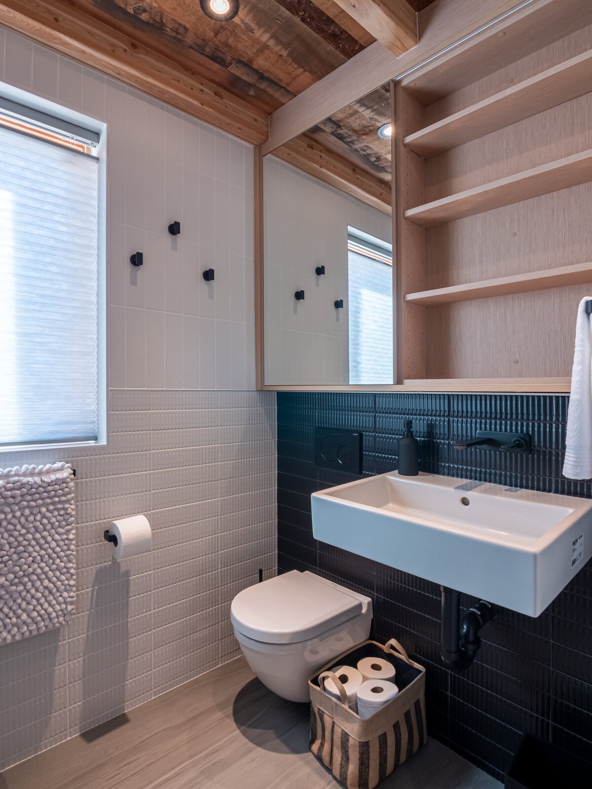 Jeengi- SRM- Bathroom-Tile Detail