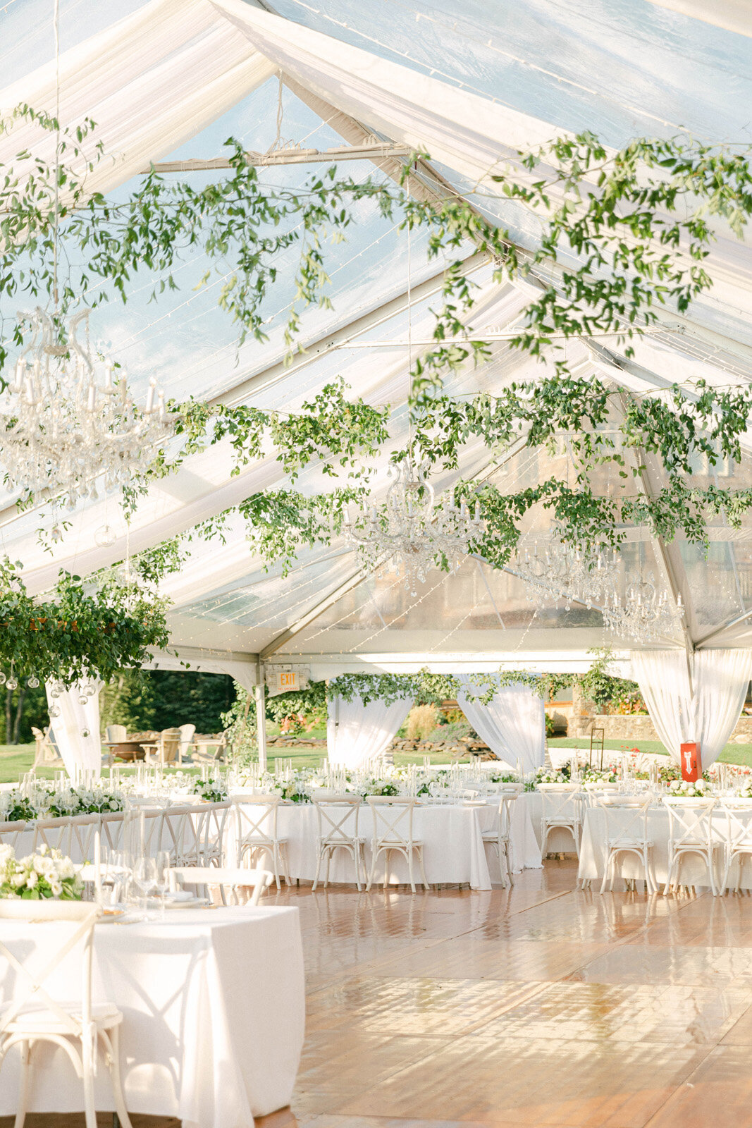 crystal-chandelier-timeless-decor-clear-top-tent