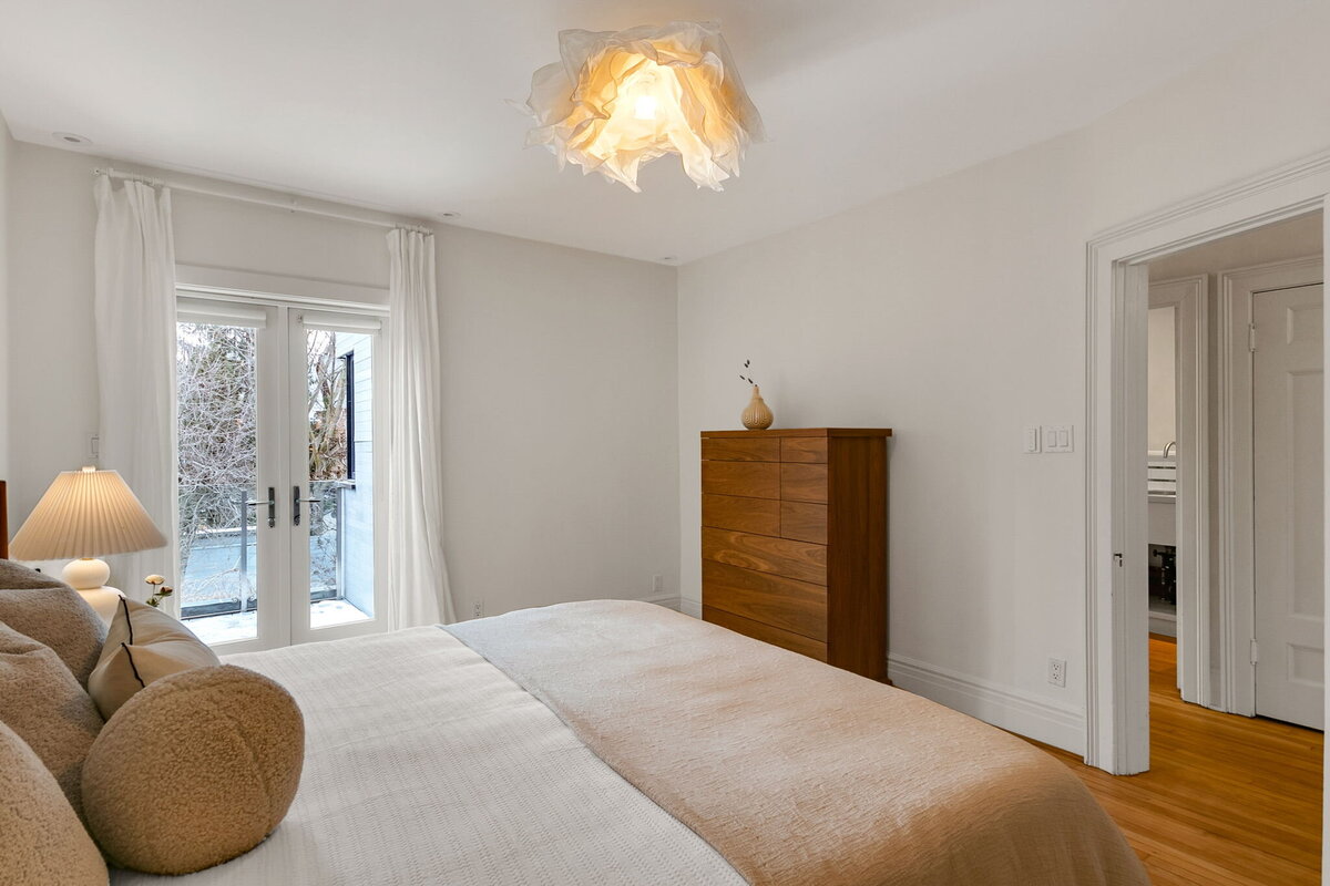 32-web-or-mls-26_002_Primary Bedroom