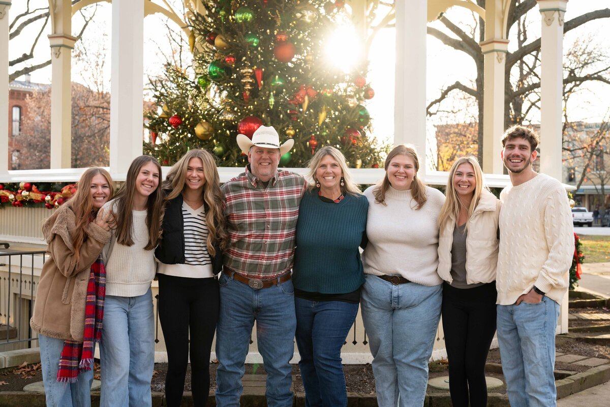 ChristmasFamilyPhotosMedinaOhioPositivelyPortraits-18