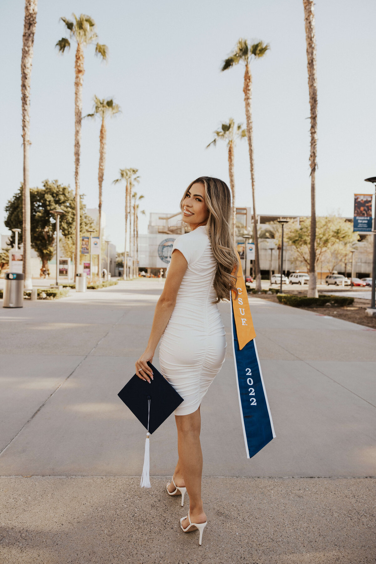 cal-state-university-grad-photoshoot-inspo-poses