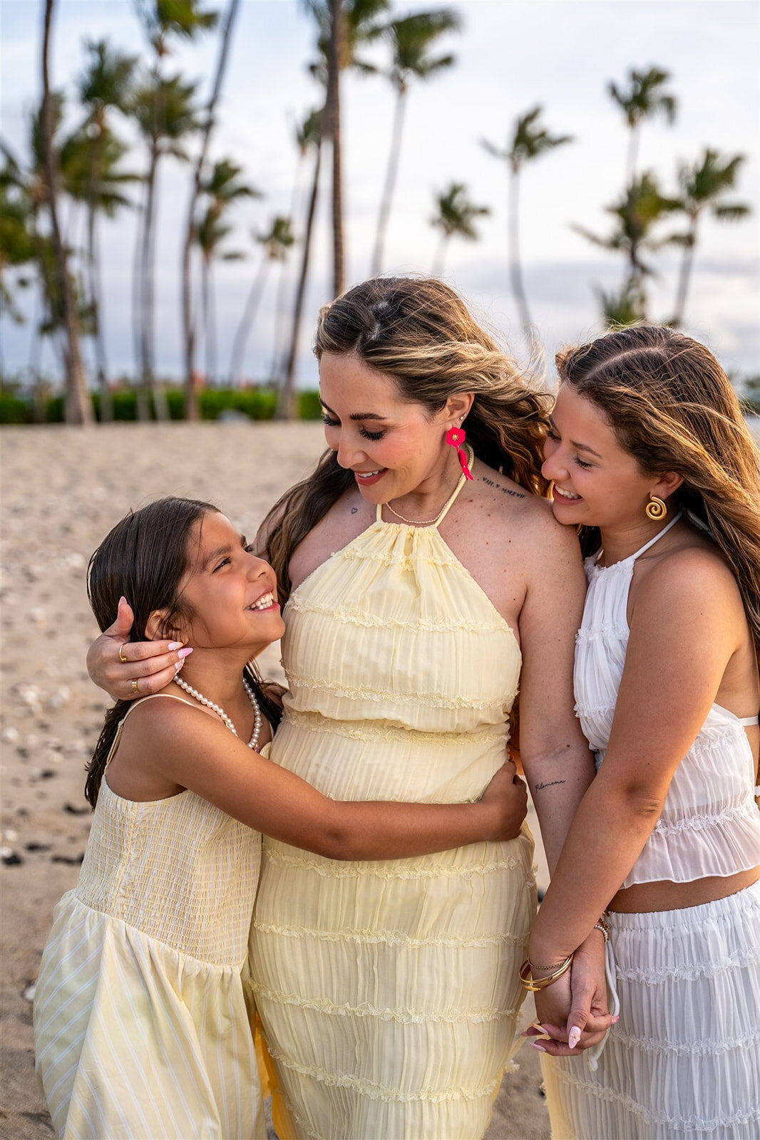 hawaiian family photoshoot on the beach