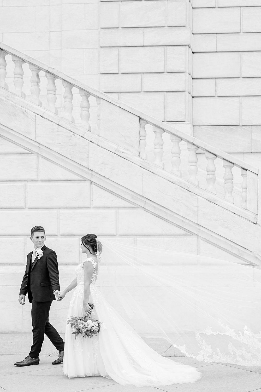 detroit-institute-of-arts-wedding-marble-staircase-0140