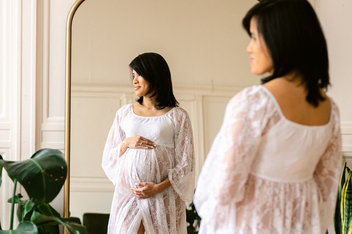 maternity-gentle-bull-lace-pinkblush-dress-mirror