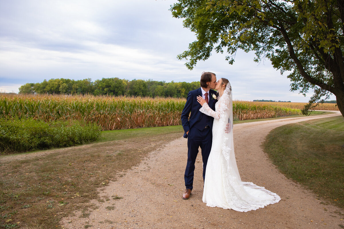 sleepy eye-mn-wedding-photographer-83
