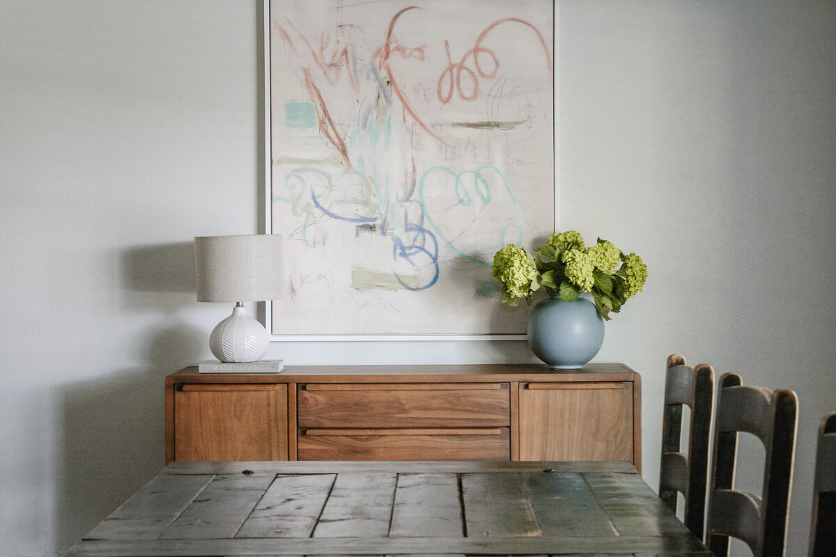 Minimally decorated dining room by Hope Miriam Designs in DFW