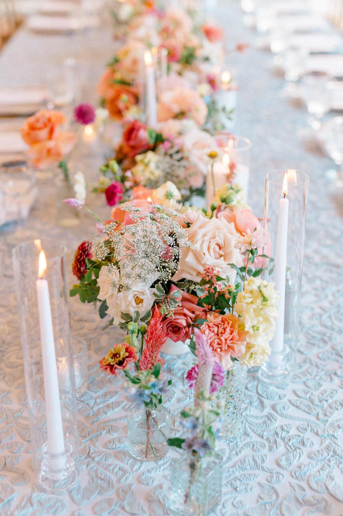 bright-wedding-florals-wadsworth-table