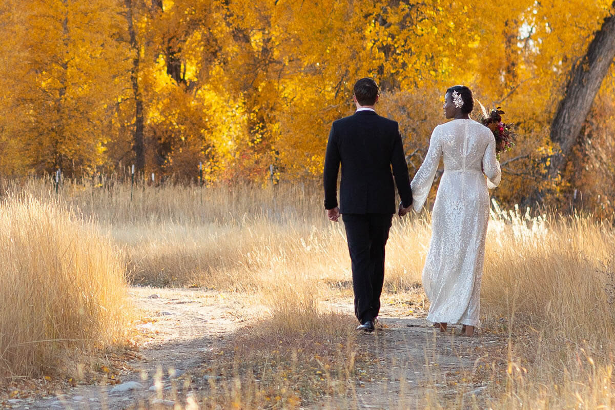outdoor-wyoming-wedding-venue-elk-hollow-lodge-romios_7