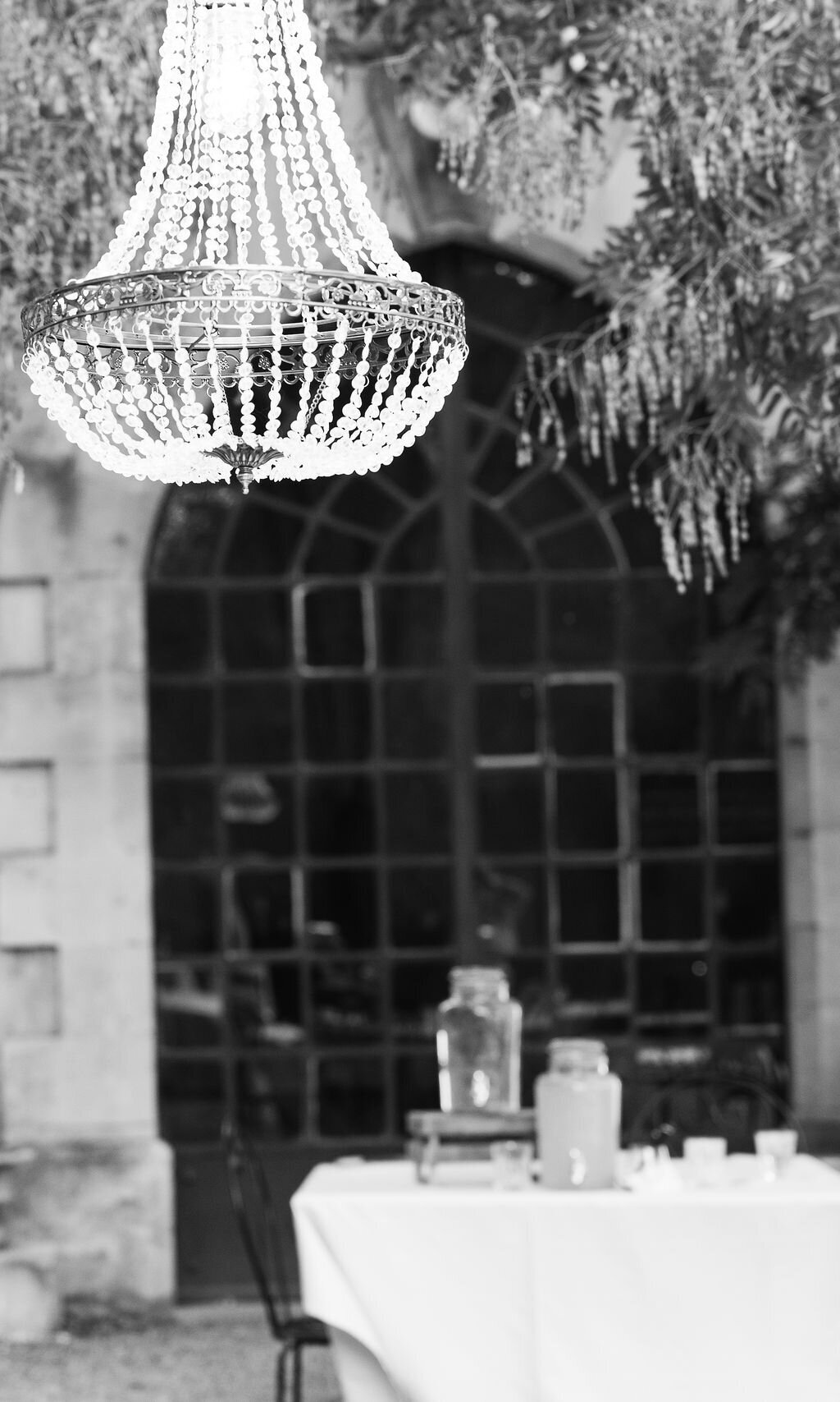 romantic-courtyard-wedding-with-hanging-chandeliers1