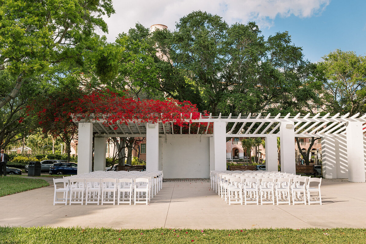 rosed-photo-elopement-in-florida-chantilly-chic-planners-north-straub-park-2