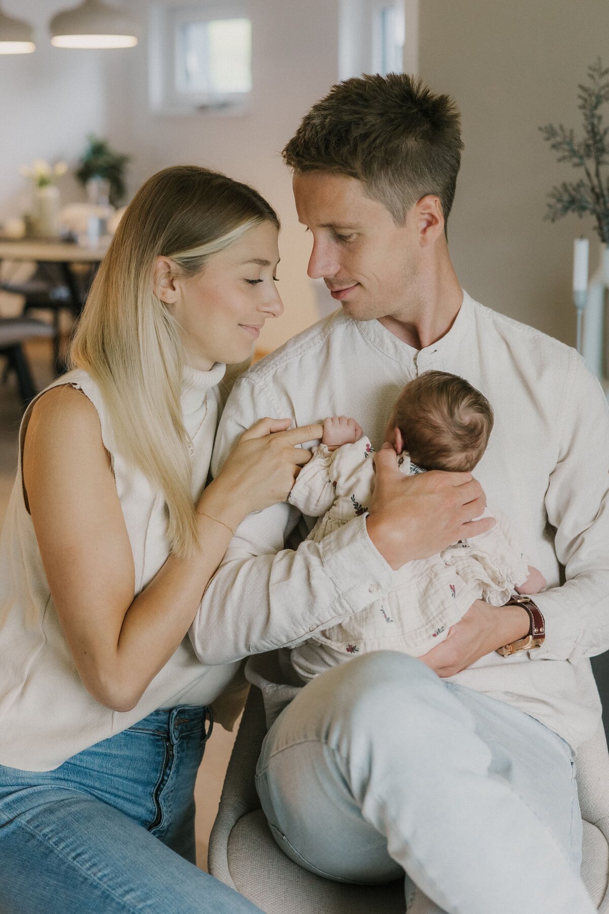 Newbornshooting Newbornfotograf Salzburg Stadt zuhause Homestory Newbornfotoshooting Babyfotoshooting