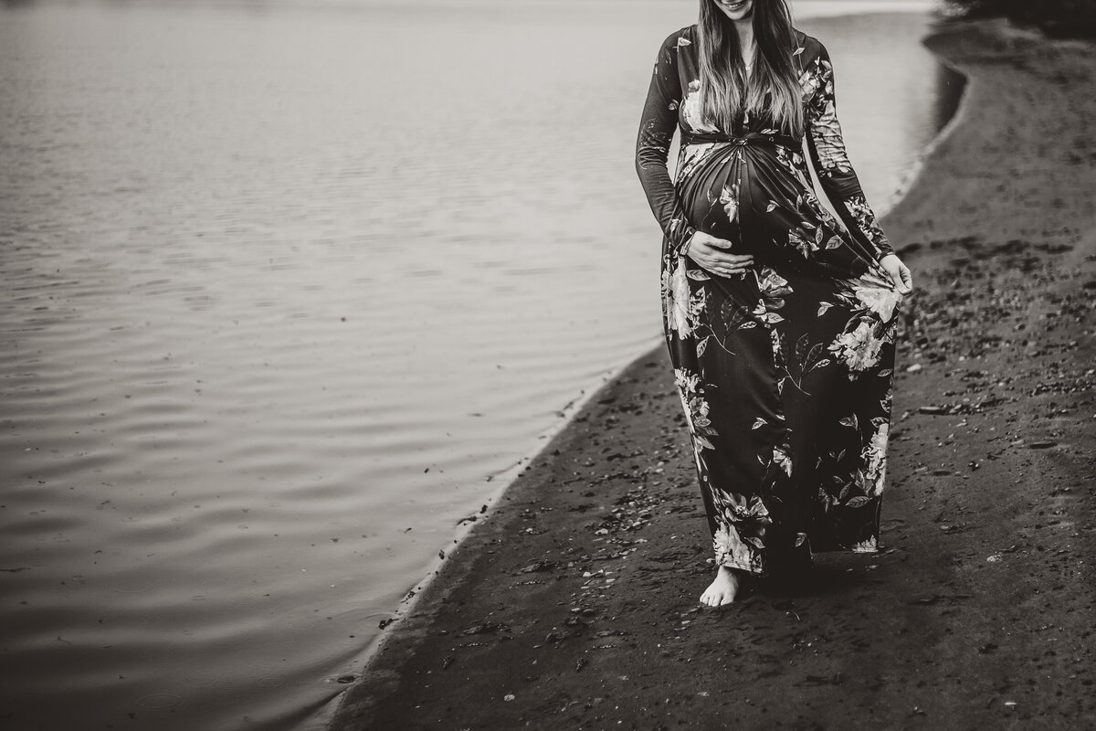 River, Maternity, baby bump, Fraser Valley, Abbotsford
