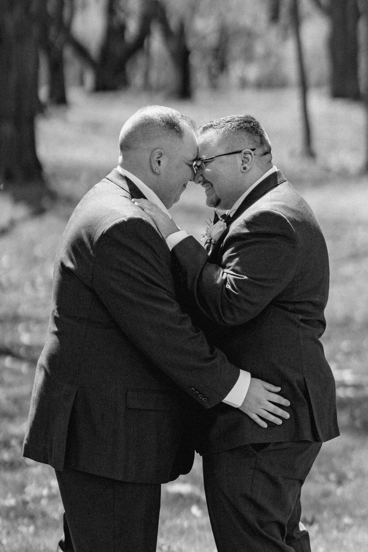 rochester-wedding-roar-nightclub-wonder-in-adagio-lgbtq-wedding-photographer-45