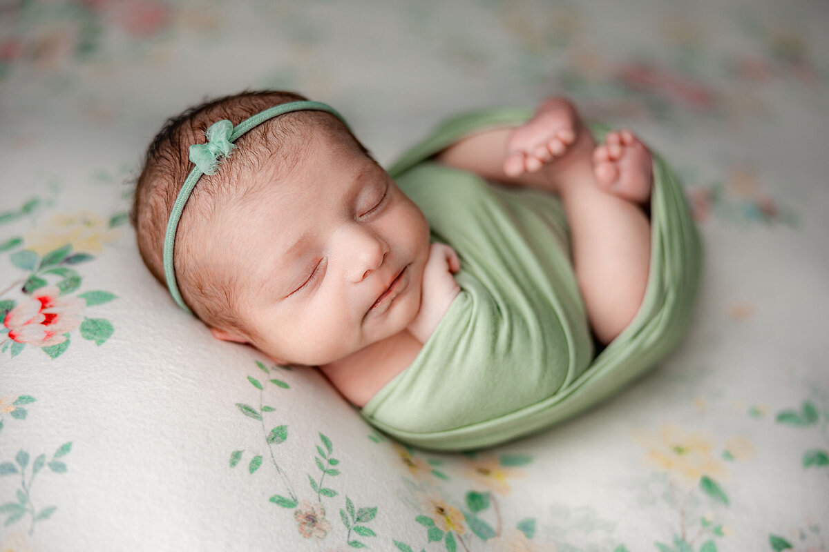 arielle_elizabeth_photography_newborn photographer, family photographer, baby photographer, milestones photographer, studio, near traverse city, near charlevoix, near petoskey, near gaylord, near harbor springs, michigan photographer_01370