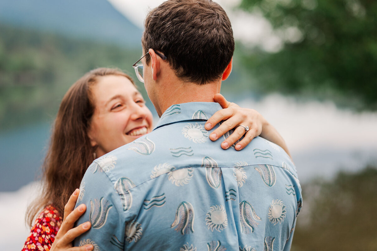 Rattlesnake-Lake-Engagement-Photos-13