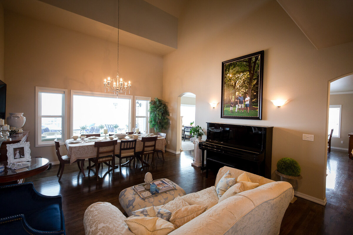 Canvases in rooms_13