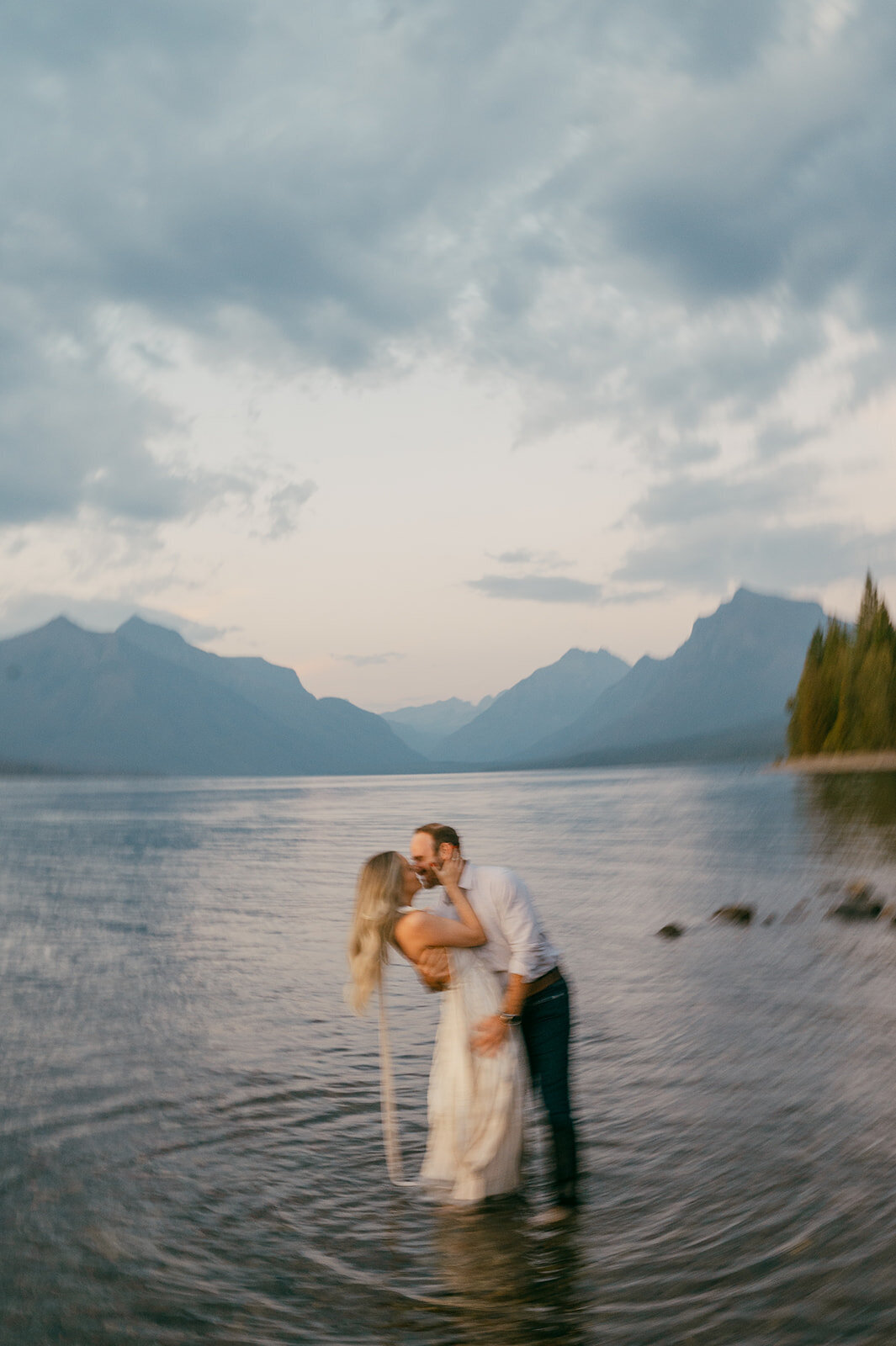 vintage-hollywood-glacier-national-park-elopement-presley-gray-photo1572