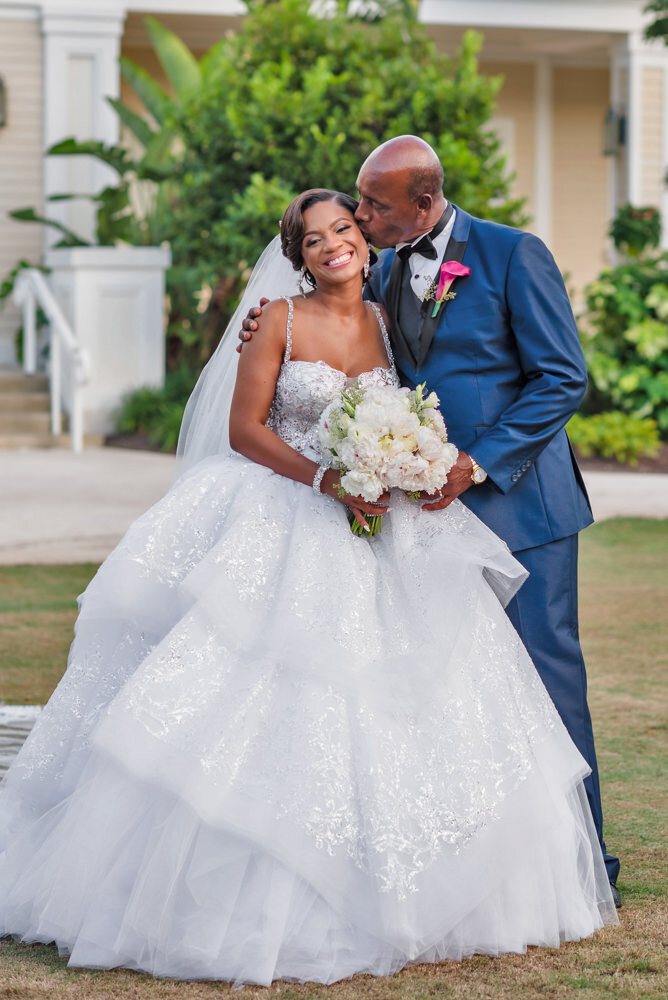 grand-hyatt-baha-mar-luxury-bahamas-wedding-photos-lyndah-wells-photography-tiana-quintin-24
