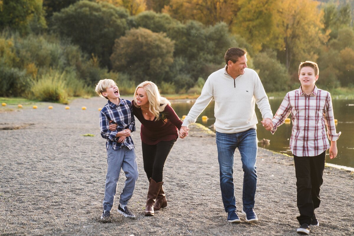 seattle_family_photographer_playful_relaxed_1073