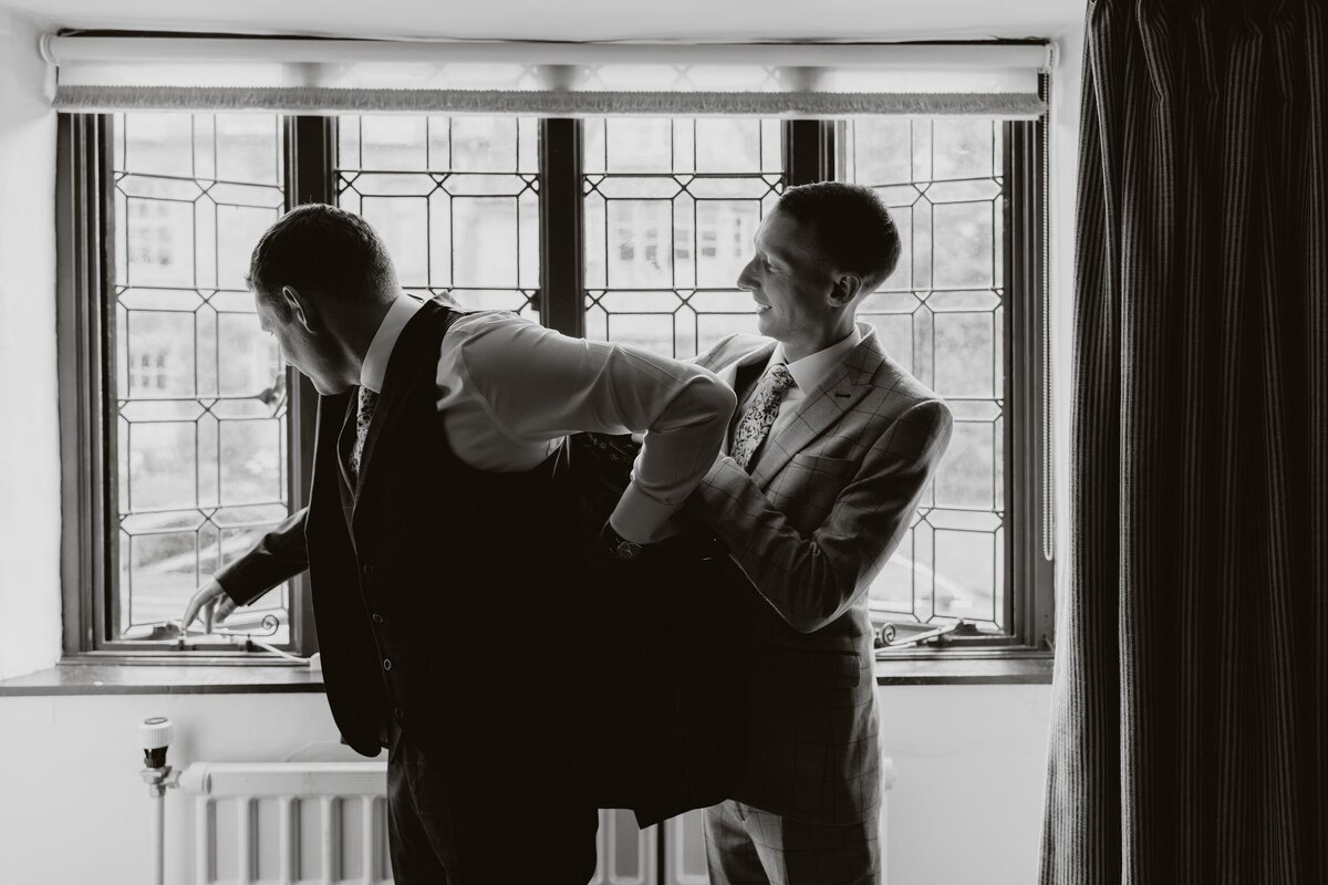 Moments of the wedding morning in Burford
