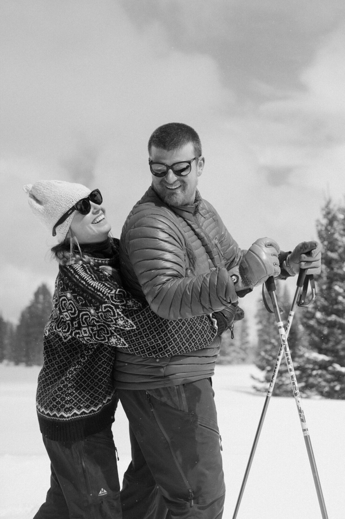 Skiing_Engagement_Session_Winter_Engagement_Photos_AshleyJoycePhotography8