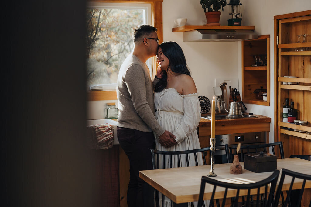 Intimate Cabin Maternity Photoshoot - Maiora Studios