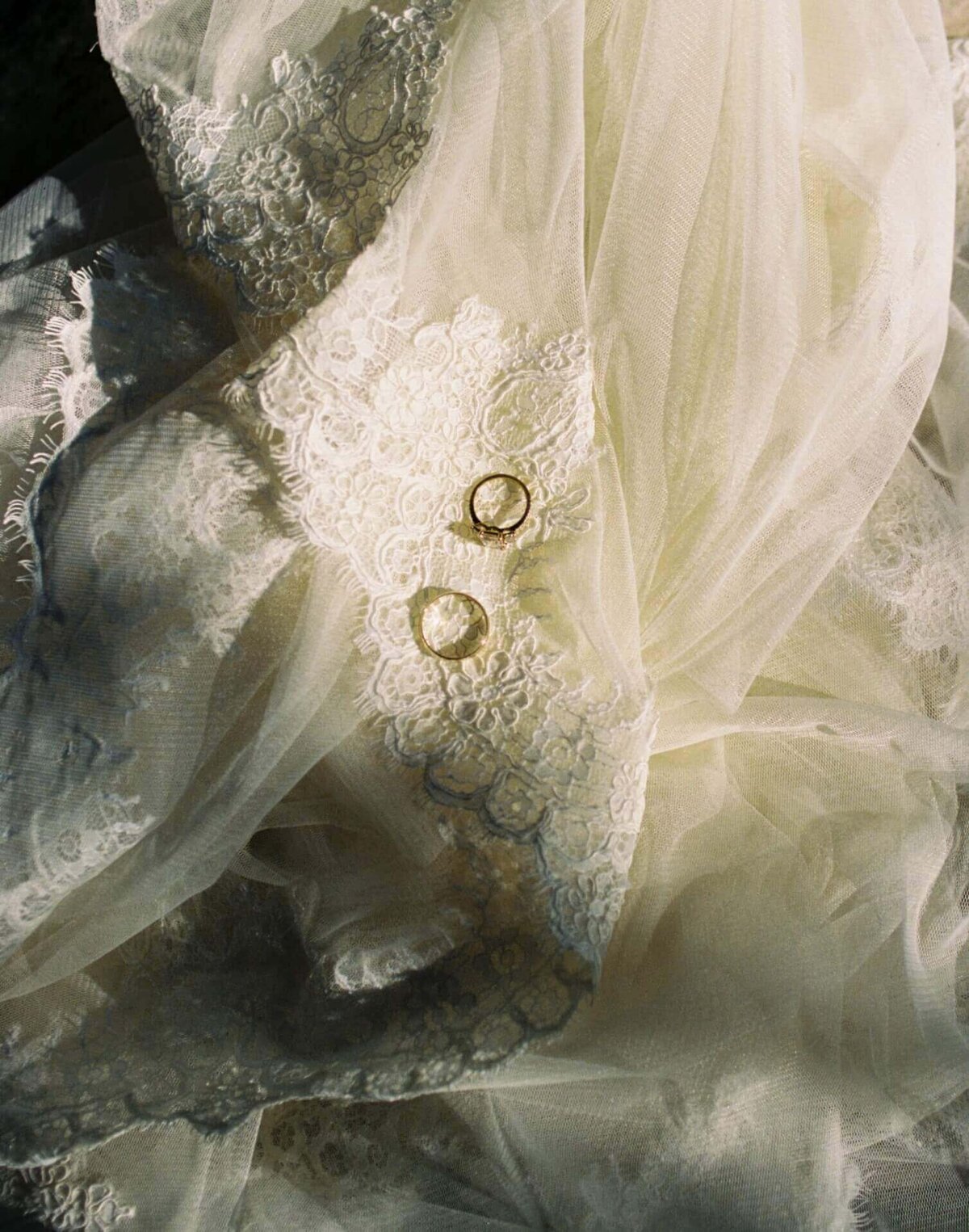 wedding-rings-lace-veil-sunlight-flatlay