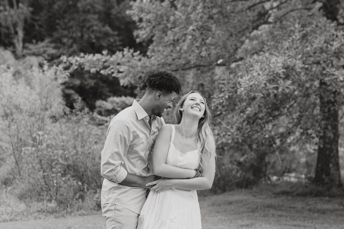 24-kara-loryn-photography-couple-laughing-together