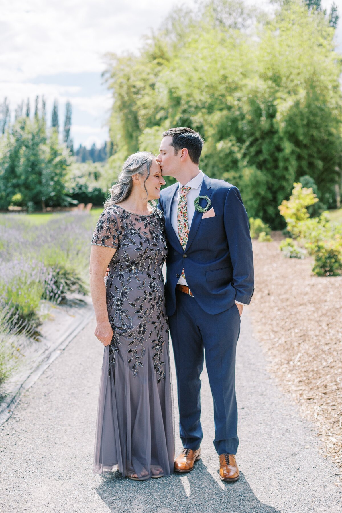 Summer-Garden-Wedding-with-pink-and-purple-florals-at-Woodinville-Lavender-Venue-by-Stormy-Peterson-Photography_0013