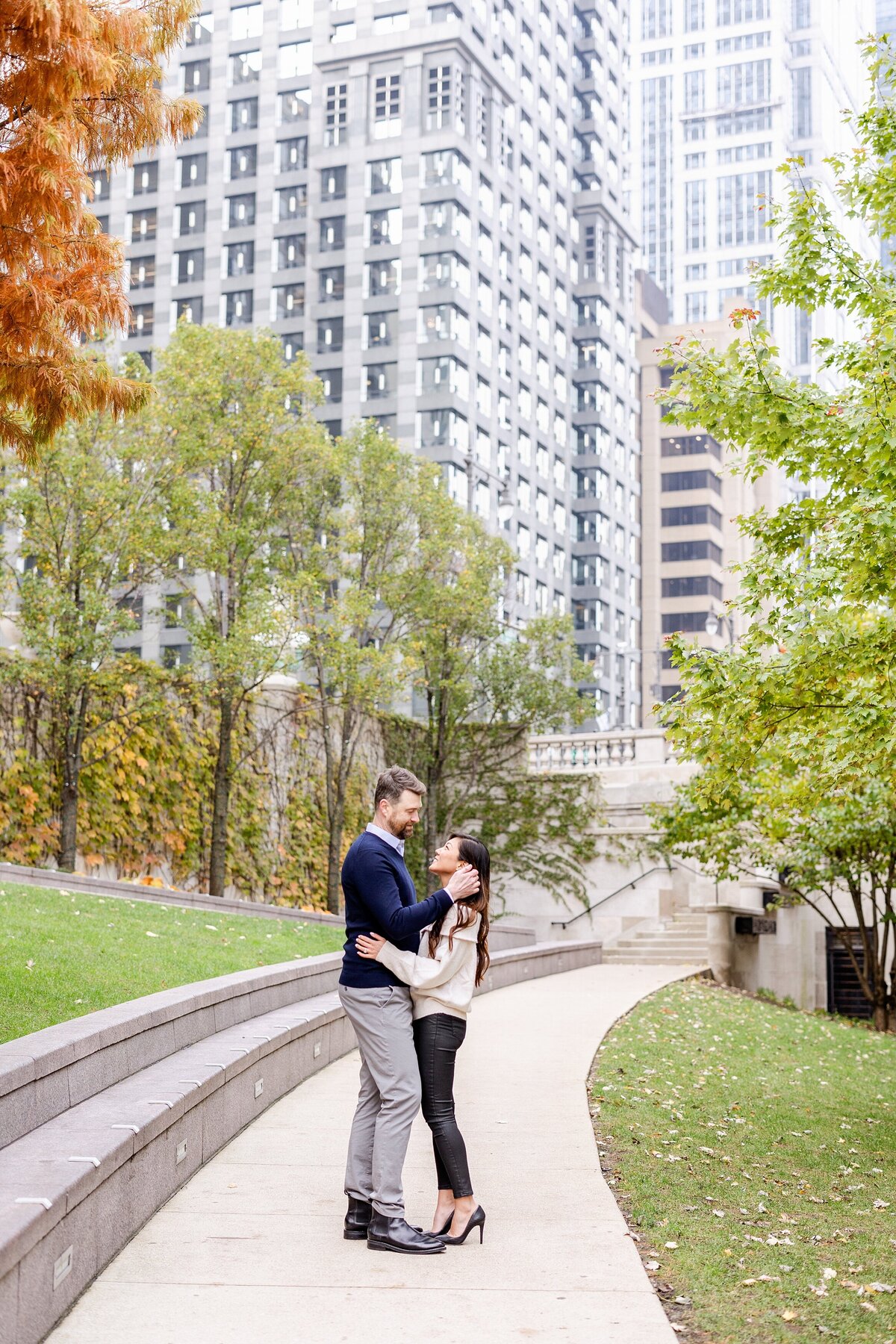 downtown-chicago-fall-engagement-session-jenna-sean_0024