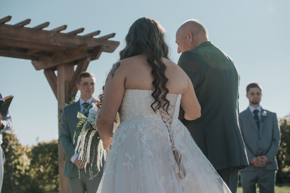 wedding | harpor's vinyard | Iowa Wedding Photographer | Playlife | Getting Ready | Bride_0157